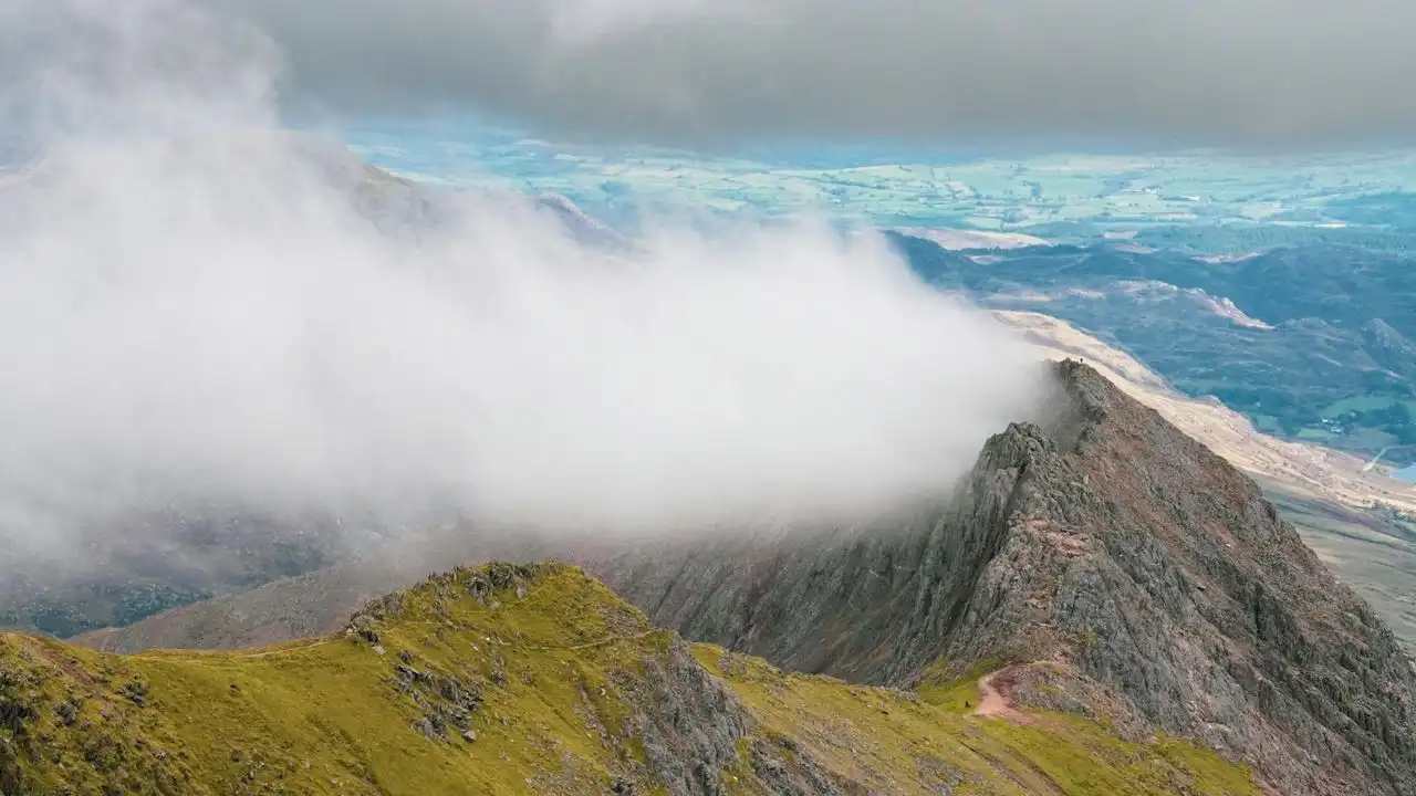 Is Welsh Hard To Learn? The Truth For English Speakers