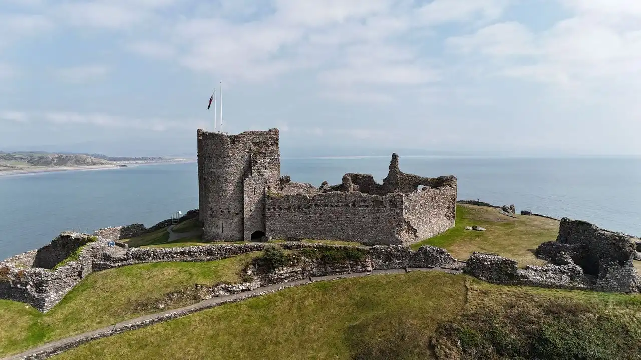 Great Modern Welsh Language Bands To Add To Your Study Playlist